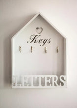 Load image into Gallery viewer, Hanging White Wooden Key Holder &amp; Letter Rack Hooks Storage Wall Mounted Vintage Style