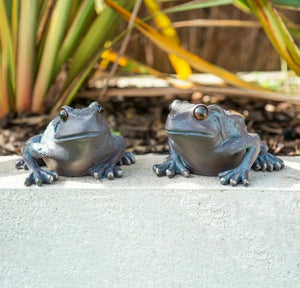 2 x  Frogs Garden Ornaments Bronze Effect