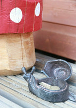 Load image into Gallery viewer, Cast Iron Snail Key Storage Box Garden Hider