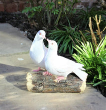 Load image into Gallery viewer, Love Doves Garden Ornament
